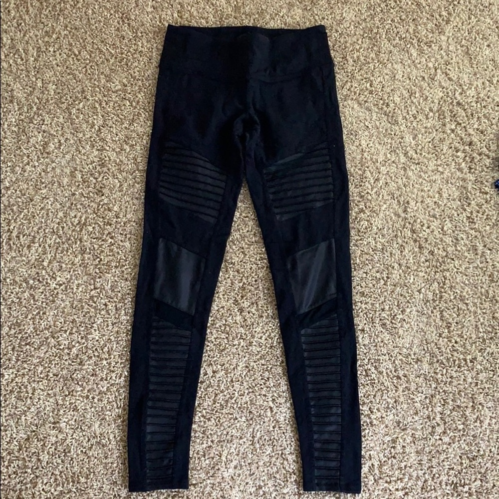 alo yoga motto leggings
